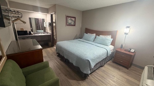 Colonial Inn image 11