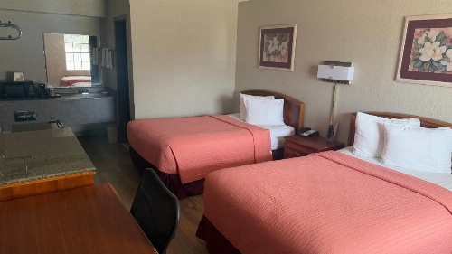 Colonial Inn image 13