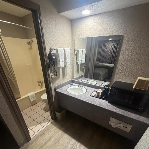 Colonial Inn image 29