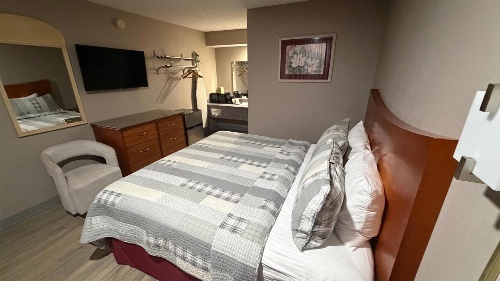 Colonial Inn image 3