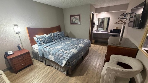 Colonial Inn image 5