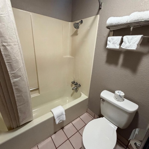 Colonial Inn image 6