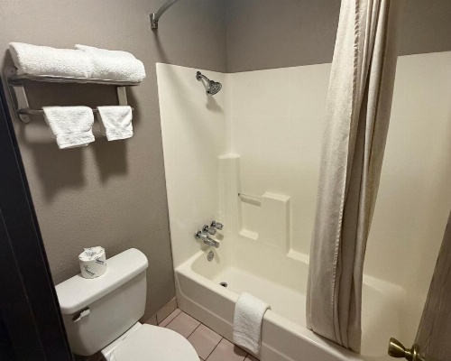 Colonial Inn image 8