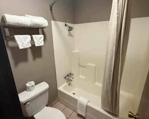 Colonial Inn 8